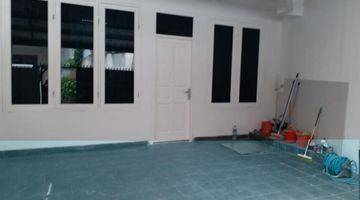 Gambar 3 Rumah 2 Lantai Sudah Renovasi Unfurnished SHM di Jelambar, Jakarta Barat