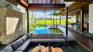 Gambar 2 Fully Furnished 5 Bedrooms en-suite Villa / Modern House with swimming pool at beautiful Canggu Complex Area