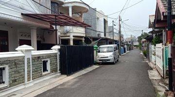 Gambar 1 Rumah Bagus Tingkat Dalam Komplek Duren Sawit Baru