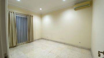 Gambar 4 European Classic House For Rent In Bsd City