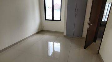 Gambar 4 Big And Spacious House In Bsd For Rent