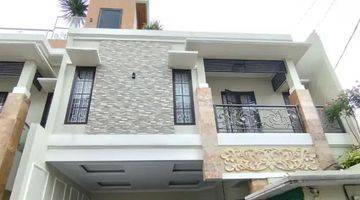 Gambar 1 Rumah mewah 3 lantai semi furnish Kebagusan