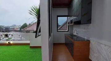 Gambar 5 Rumah mewah 3 lantai semi furnish Kebagusan