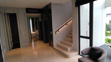 Gambar 2 Rumah sultan 3 lantai private lift Tresor BSD