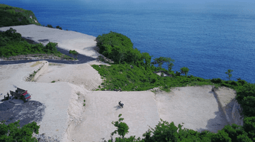 Gambar 3 Nusa Penida Cliff