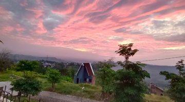 Gambar 3 Rumah Dengan View Gunung, Laut, Dan Kota Semarang. 