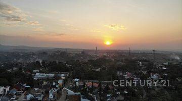 Gambar 2 Rumah Dengan View Gunung, Laut, Dan Kota Semarang. 