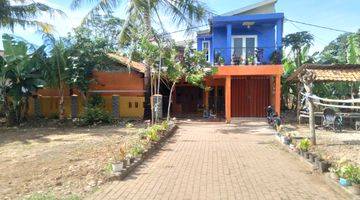tampak depan rumah 2 lantai dan kostan
