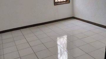 Gambar 5 Rumah 2 Lantai Bagus Unfurnished SHM di Sariwangi, Bandung