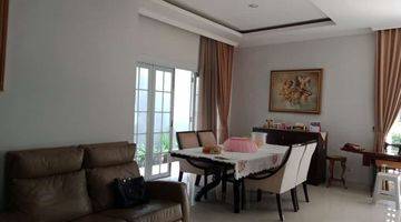 ruang makan rumah bagus semi furnished di