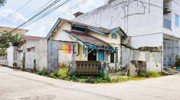 Gambar 1 Rumah Hook Tengah Kota Di Perum Lucky Estate