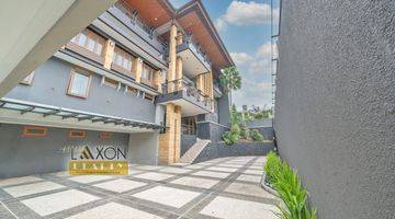 Gambar 5 Rumah Mewah di Komplek Setra Duta Bandung 