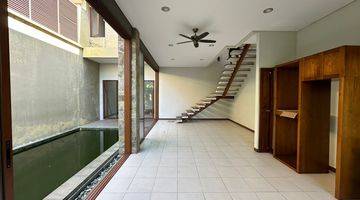 Gambar 2 For sale beautiful villa in Kerobokan Badung strategis area 