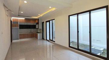 Gambar 4 Rumah Hook Modern Minimalis di Cluster Btari Summarecon Bandung