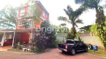 Gambar 1 Rumah 3 lantai fully furnished posisi hoek di Omaha Village