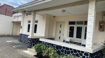 tampak depan rumah strategis di jalan kartini,