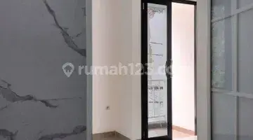 Gambar 5 Rumah 2 Lantai Lokasi Premium Dekat Kawasan Perkantoran Jakpus