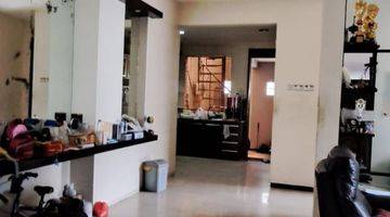 ruang keluarga jual rumah hook bagus di