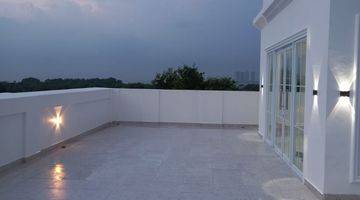 Gambar 3 Rumah mewah Venice
Lt 332
Lb 1200
SHM pool lift