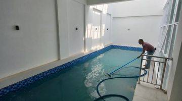 Gambar 4 Rumah mewah Venice
Lt 332
Lb 1200
SHM pool lift