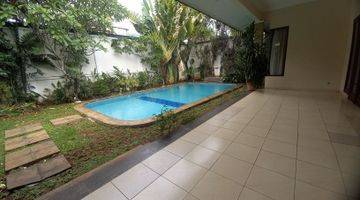 Gambar 2 Nice and Beautiful house in Kemang with pool and huge garden