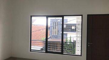 Gambar 2 Rumah Baru Unfurnished SHM di Margahayu Raya , Bandung