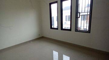 Gambar 2 Rumah Bagus Unfurnished SHM di Setra Duta , Bandung