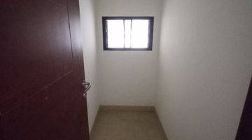 Gambar 3 Rumah Bagus Unfurnished SHM di Setra Duta , Bandung