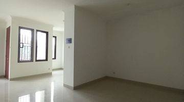 Gambar 4 Rumah Bagus Unfurnished SHM di Setra Duta , Bandung