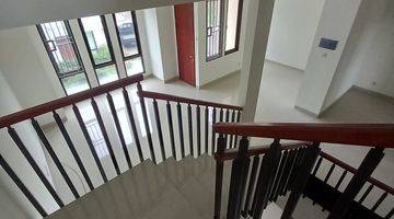 Gambar 5 Rumah Bagus Unfurnished SHM di Setra Duta , Bandung