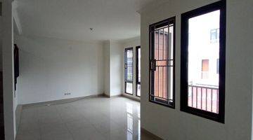 Gambar 1 Rumah Bagus Unfurnished SHM di Setra Duta , Bandung