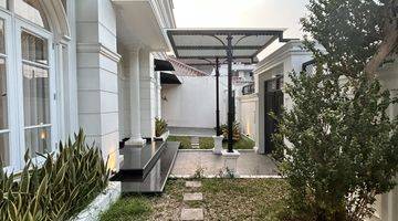 Gambar 4 For Sale Brand New Classic House di Tebet, Semi Furnish 