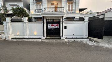 Gambar 5 For Sale Brand New Classic House di Tebet, Semi Furnish 