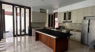 Gambar 2 For Rent Rumah Besar Bergaya Tropical House di Cipete