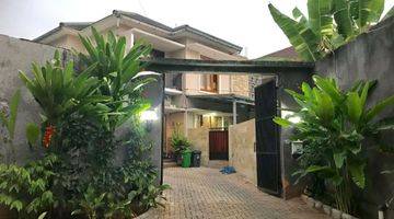 tampak depan rumah mewah full furnished ada