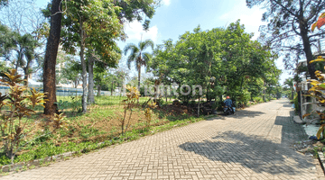 Gambar 1 Rumah hadap taman besar di Bukit Cimanggu City BCC Bogor