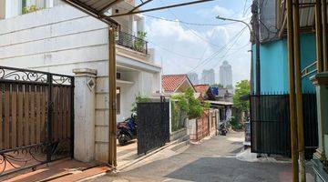 Gambar 3 Rumah 3 Lt, Luas 216m² Di Kebon Jeruk