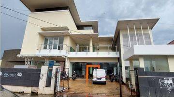 Gambar 1 Rumah 2 Lantai Bisa Untuk Kantor Pinggir Jalan 