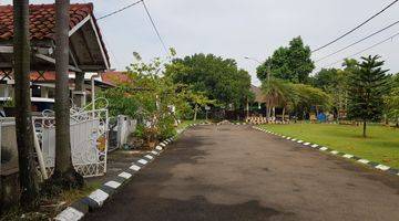 Gambar 4 Graha Raya  Bintaro Rumah depan Taman 