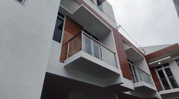 tampak depan rumah milenial cipinang kebembem mewah