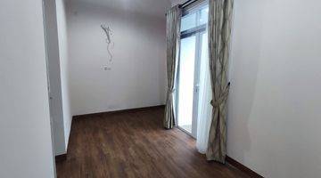 kamar tidur rumah fantastik jatinegara lio townhouse
