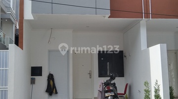 tampak depan rumah cempaka putih mewah,bergaya clasik