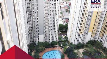 Gambar 2 Apartemen Springlake Studio Furnish View Pool