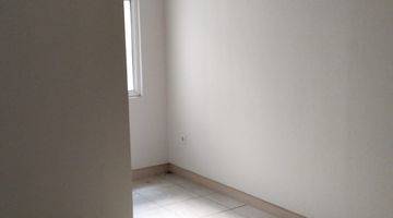 Gambar 3 Apartemen Springlake 2 Bedroom Kosongan View Pool