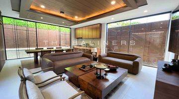 Gambar 1 Spacious 4 Bedroom Villa In Kerobokan With Rice Field Views