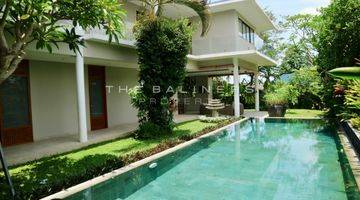 Gambar 1 Spacious Tropical Modern Villa In Pererenan