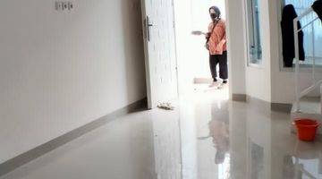 ruang keluarga di  rumah mewah shm di