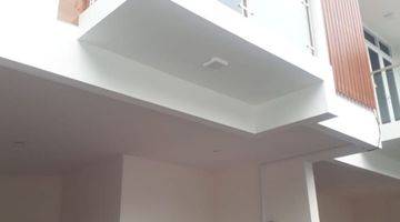 tampak depan rumah mewah shm di cempaka