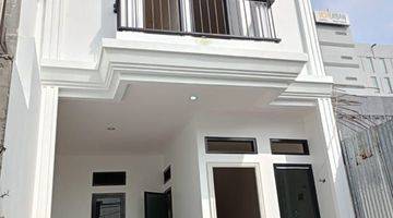tampak depan di jual rumah 2 lantai
