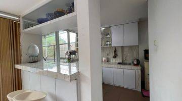 dapur rumah 3 lantai minimalis terawat